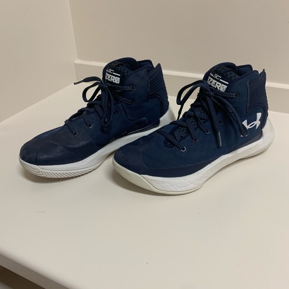 Steph Curry basketball shoes. 5.5Y. - Picture 4 of 7